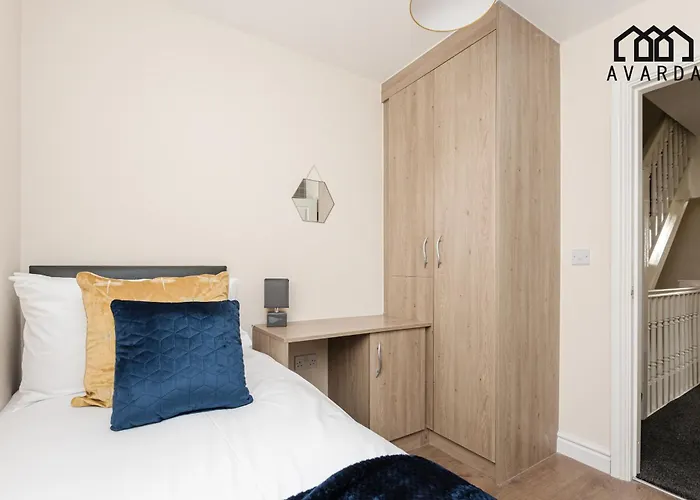Oxheys House - 5 Bedrooms Contractors Parking