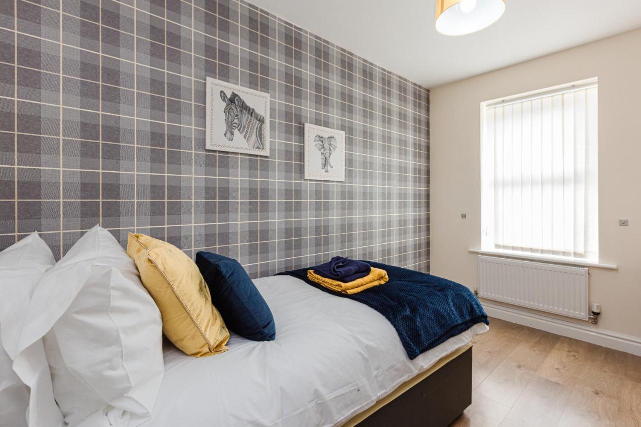 Apartment Oxheys House - 5 Bedrooms Contractors Parking *