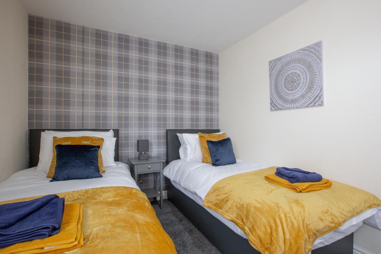 Apartment Oxheys House - 5 Bedrooms Contractors Parking *