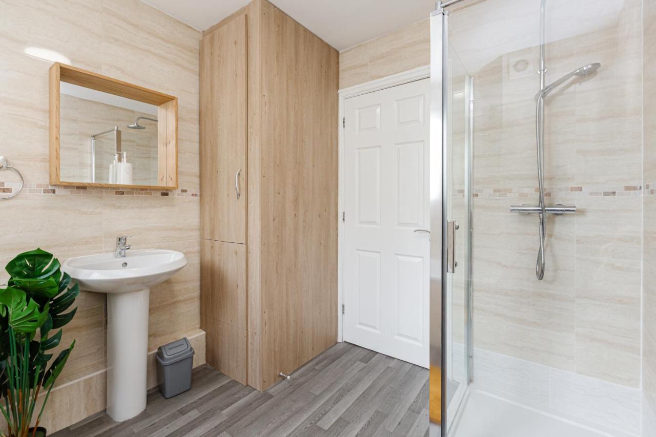 Oxheys House - 5 Bedrooms Contractors Parking Preston (Lancashire)