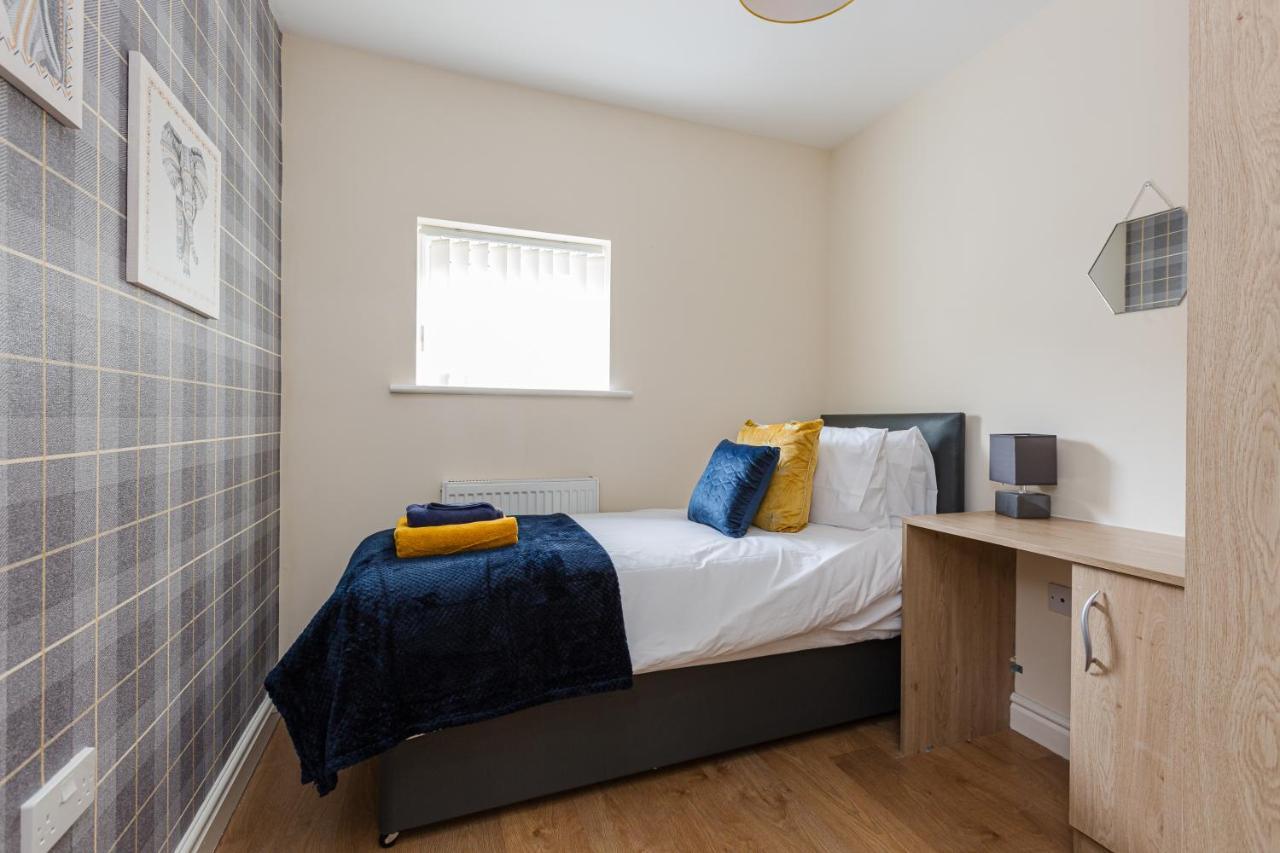 Oxheys House - 5 Bedrooms Contractors Parking Preston (Lancashire)